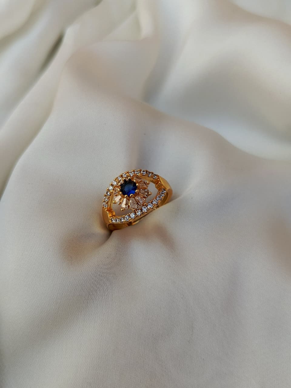 Golden bloom ring