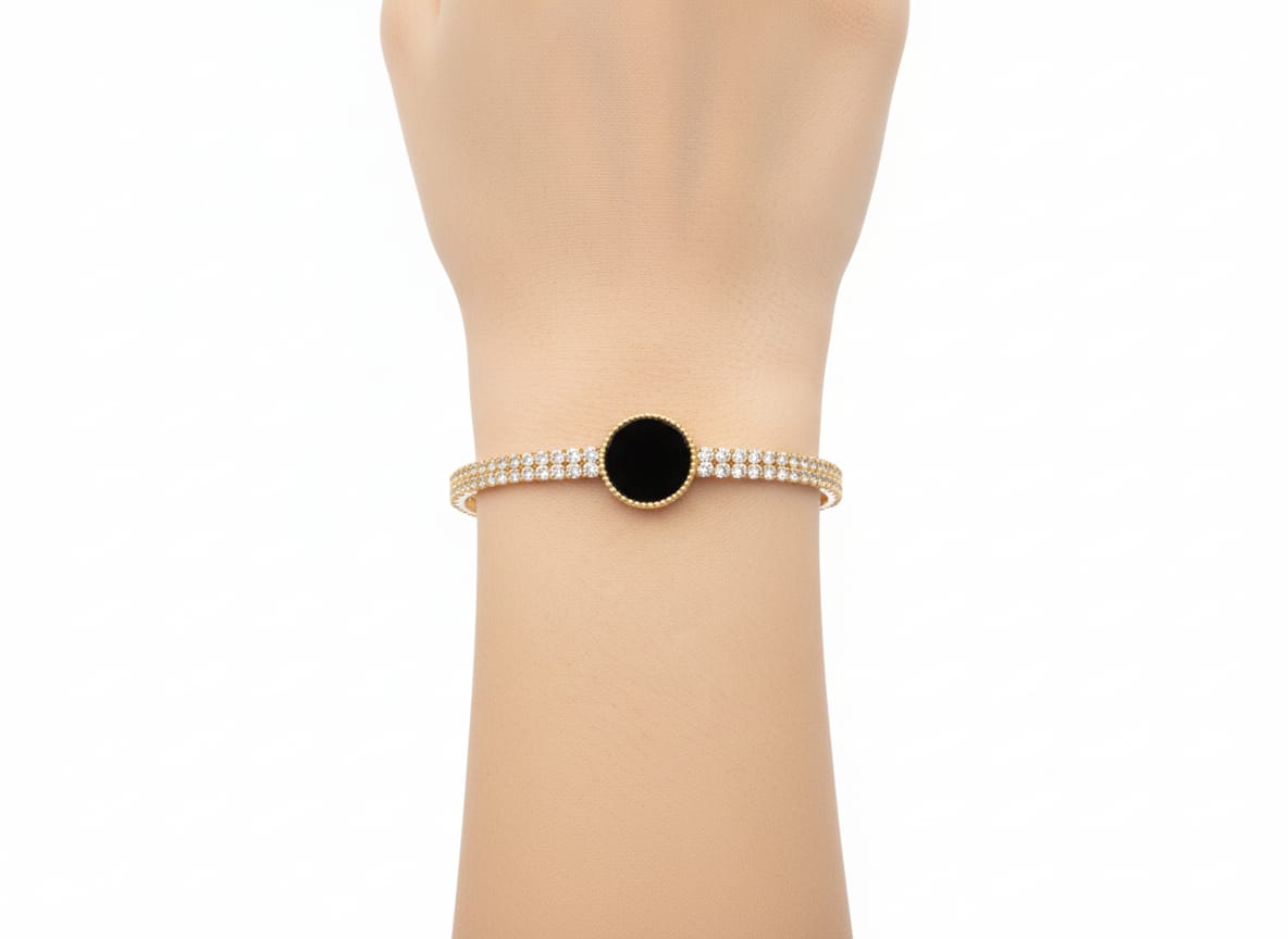 Elegant bracelet with black stone