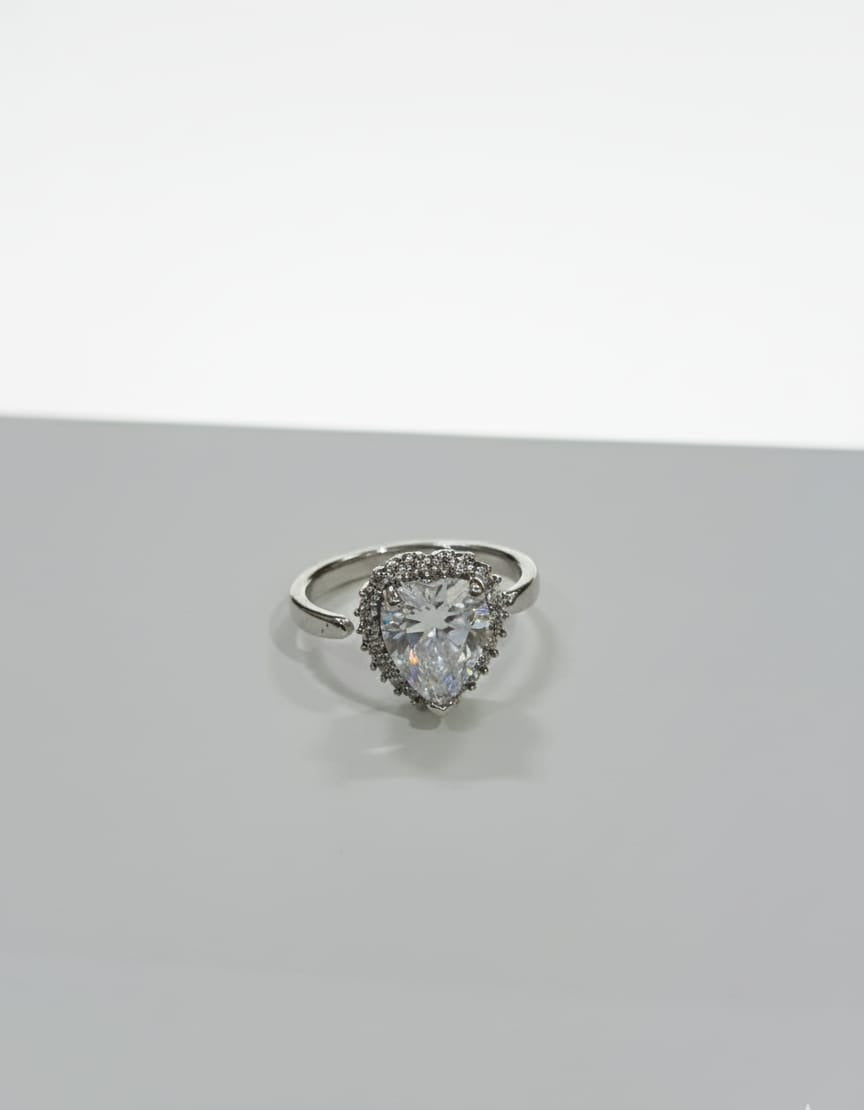 Pear-cut halo ring