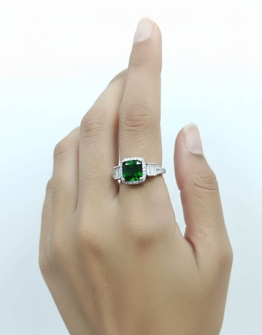 Emerald elegance ring